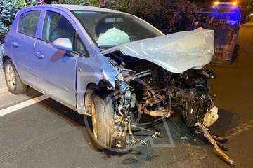 El motor de un vehículo sale despedido en un aparatoso accidente en la GC-1, a la altura de Telde/TA.